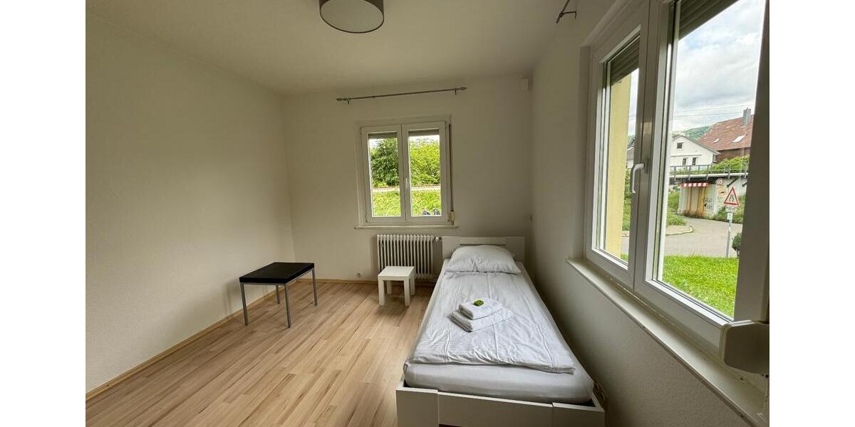 Erdgeschoßwohnung Dettingen an der Erms - 3 Zimmer, 80 m&sup2;, 1.300&euro; | Angebot:25300810