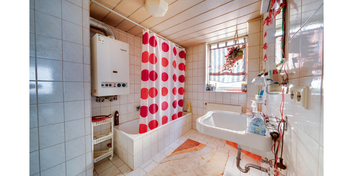 Wohn- und Geschäftshaus in der Münsinger Innenstadt - 3 Wohnungen und 1 Gewerbeeinheit - Wohn- & Geschäftshaus Münsingen | Angebot:18220329