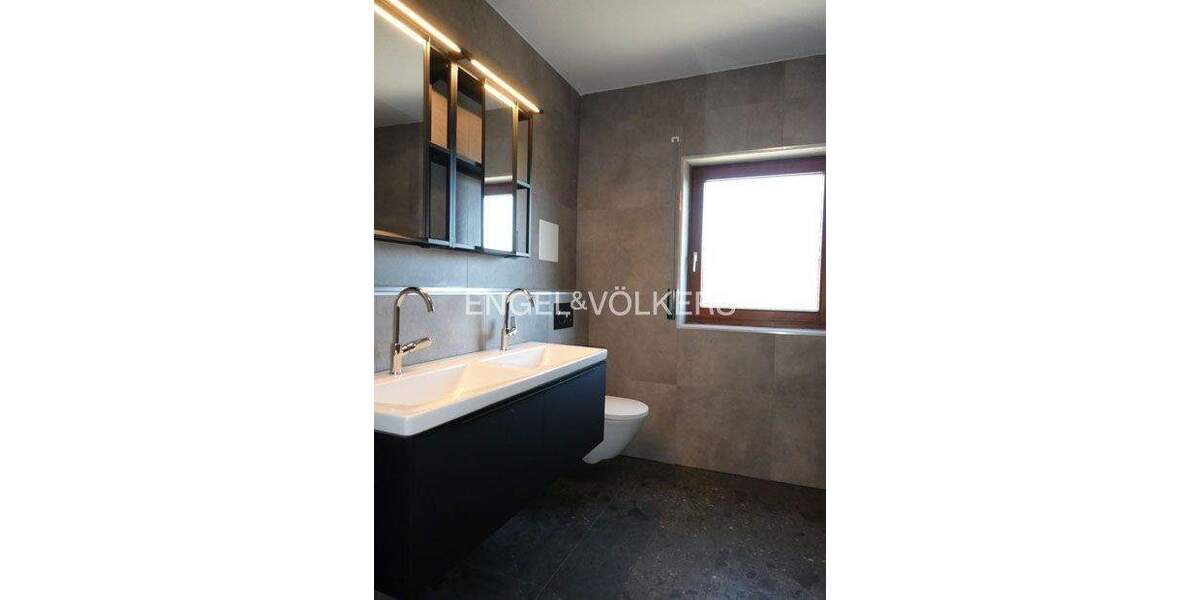 Einfamilienhaus Rottenburg am Neckar Oberndorf - 9 Zimmer, 223 m&sup2;, 750.000&euro; | Angebot:25682858