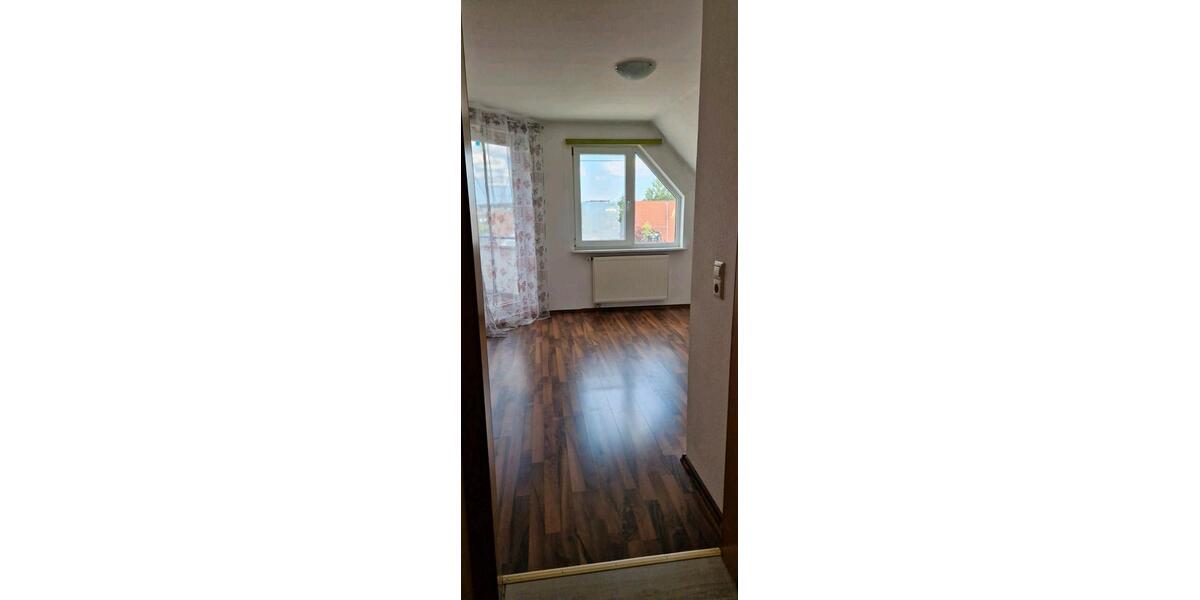 Dachgeschoßwohnung Ehningen - 3 Zimmer, 83 m&sup2;, 900&euro; | Angebot:27597266