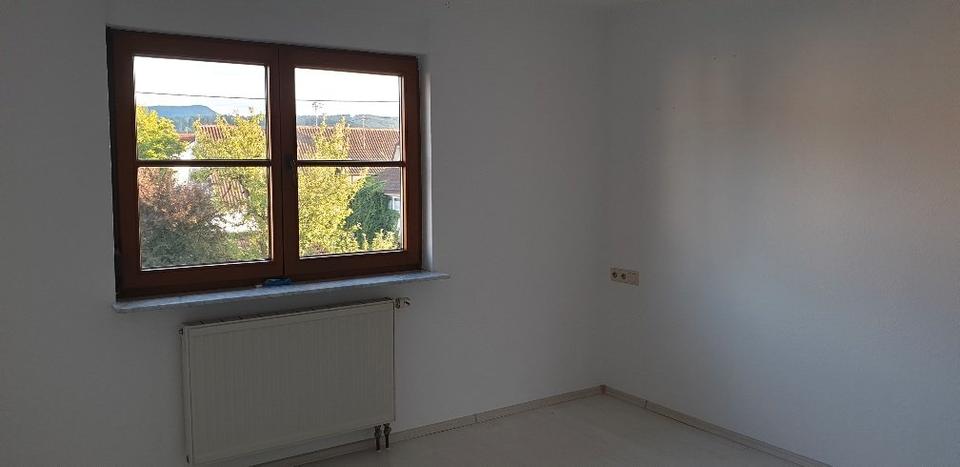 Etagenwohnung Gomaringen - 4 Zimmer, 81 m&sup2;, 850&euro; | Angebot:27605021