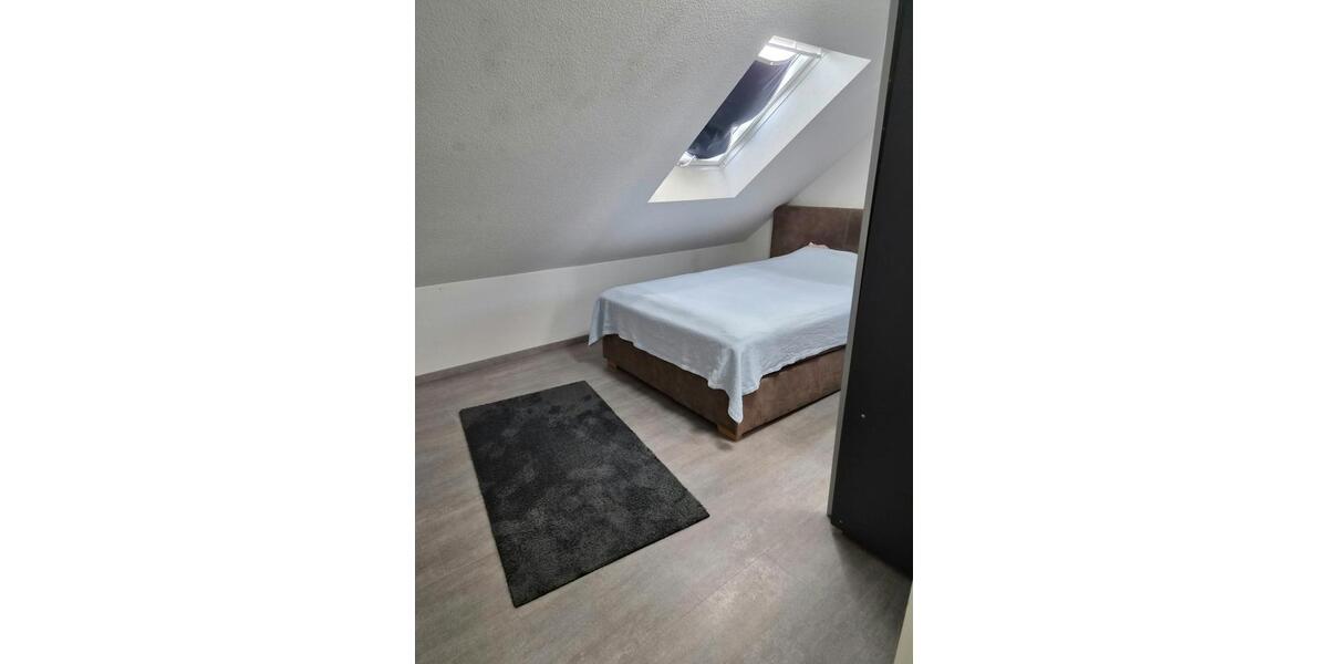 Dachgeschoßwohnung Herrenberg - 4 Zimmer, 85 m&sup2;, 1.200&euro; | Angebot:27601469