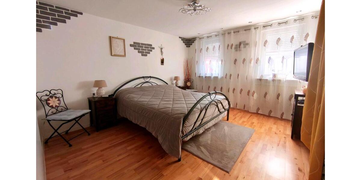 Einfamilienhaus Bad Urach - 6 Zimmer, 180 m&sup2;, 359.000&euro; | Angebot:25398135