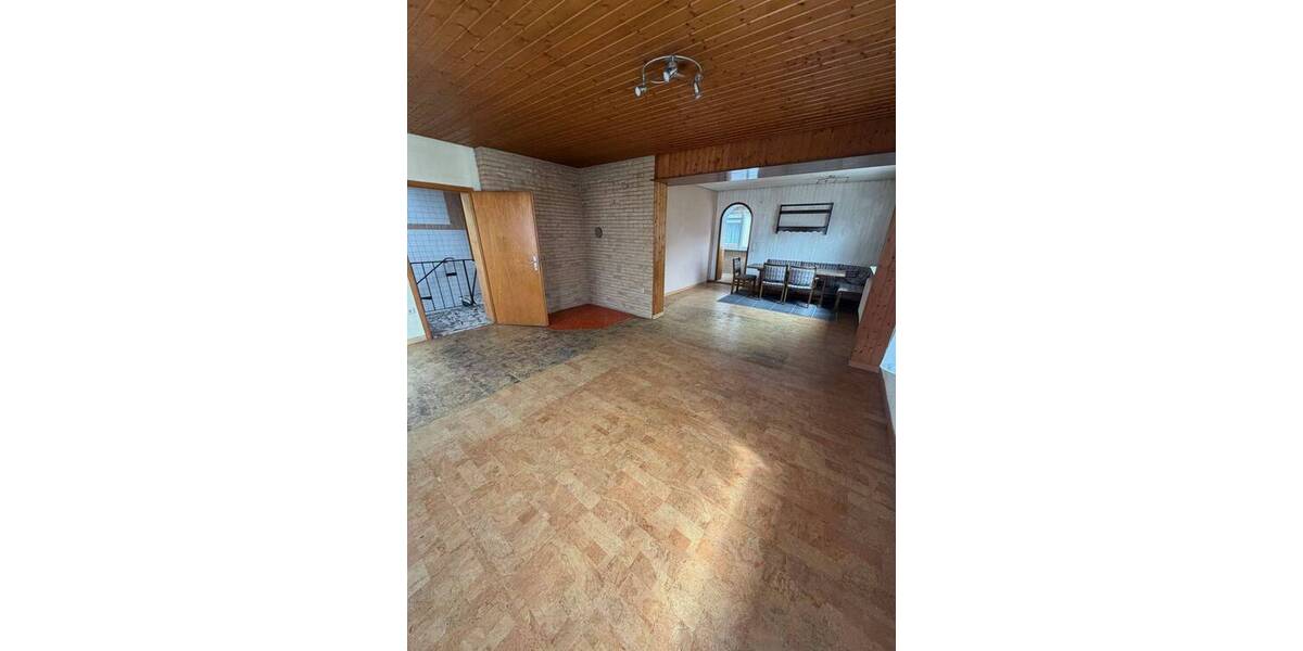 Einfamilienhaus Erkenbrechtsweiler - 8 Zimmer, 182 m&sup2;, 365.000&euro; | Angebot:26696197