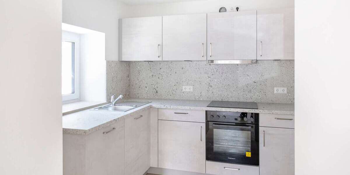 Hochwertig sanierte 2-Zimmer-Wohnung mit eigenem Eingang und Hofterrasse - 2- Esslingen am Neckar Oberesslingen | Angebot:27517999