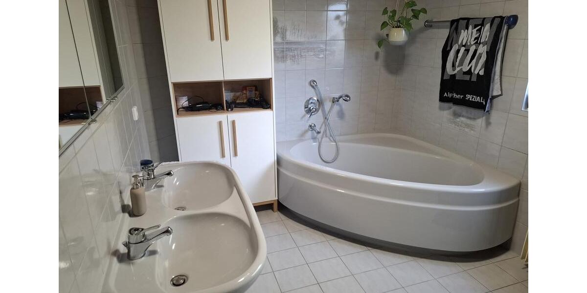 Erdgeschoßwohnung Dettenhausen - 3 Zimmer, 100 m&sup2;, 1.300&euro; | Angebot:27598188