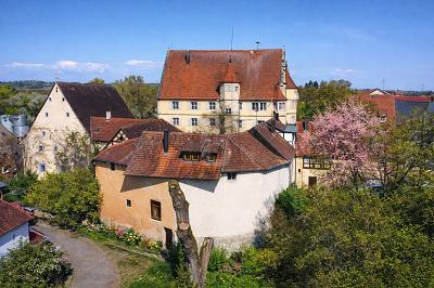 WOHNEN IM SCHLOSS - Mehrfamilienhaus, Wohnhaus Hirrlingen | Angebot:26715021
