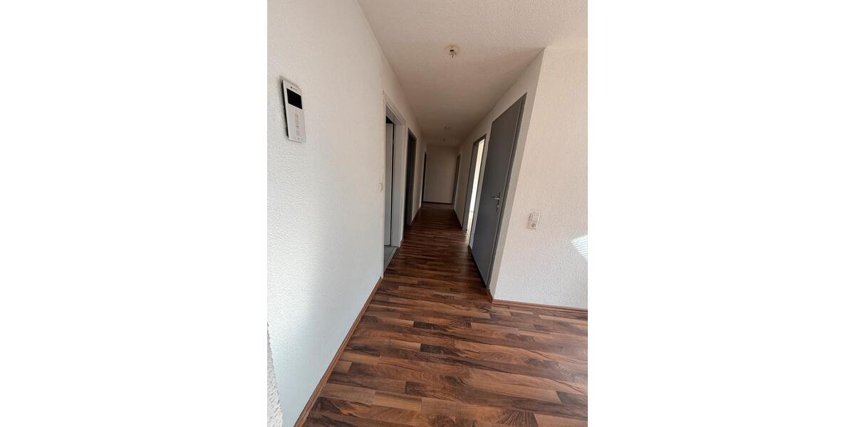 Dachgeschoßwohnung Ofterdingen - 5 Zimmer, 95 m&sup2;, 950&euro; | Angebot:26637754
