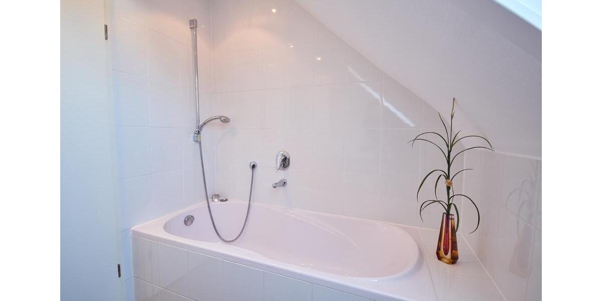 Dachgeschoßwohnung Esslingen am Neckar Brühl - 4.5 Zimmer, 105 m&sup2;, 359.000&euro; | Angebot:25905751