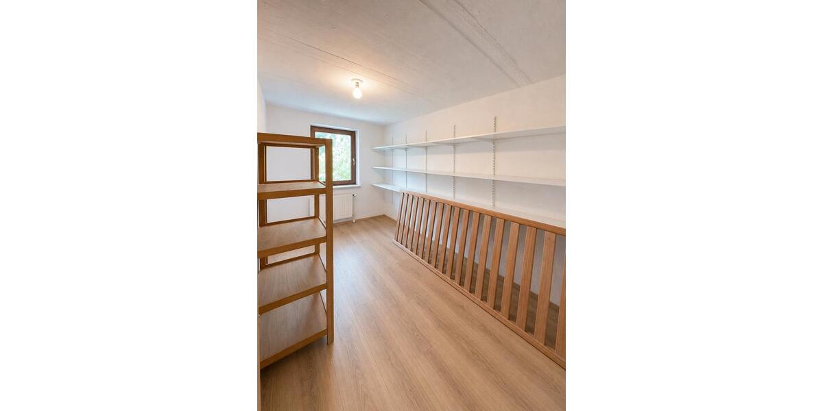 Dachgeschoßwohnung Kirchheim unter Teck - 4 Zimmer, 146 m&sup2;, 1.850&euro; | Angebot:27543065
