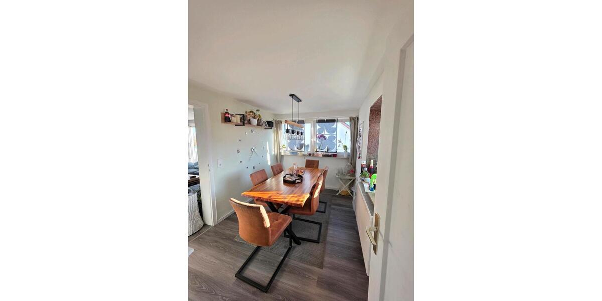 Etagenwohnung Köngen - 6 Zimmer, 120 m&sup2;, 2.000&euro; | Angebot:25923470