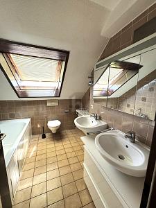 LICHTDURCHFLUTETES WOHNEN MIT KAMIN - Dachgeschoßwohnung Böblingen Dagersheim | Angebot:27018919