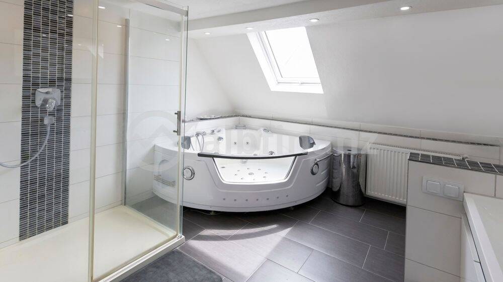 Mehrfamilienhaus, Wohnhaus Münsingen / Buttenhausen Buttenhausen - 8 Zimmer, 296 m&sup2;, 298.000&euro; | Angebot:25743276