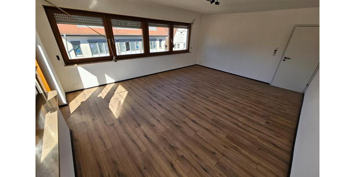 Etagenwohnung Herrenberg - 5 Zimmer, 26 m&sup2;, 700&euro; | Angebot:25990830