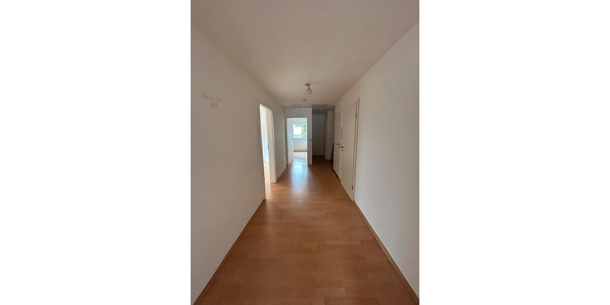 Dachgeschoßwohnung Bisingen - 4 Zimmer, 90 m&sup2;, 1.100&euro; | Angebot:25612096