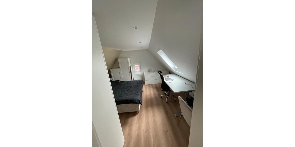 Dachgeschoßwohnung Esslingen am Neckar Oberesslingen - 2 Zimmer, 45 m&sup2;, 850&euro; | Angebot:25982365