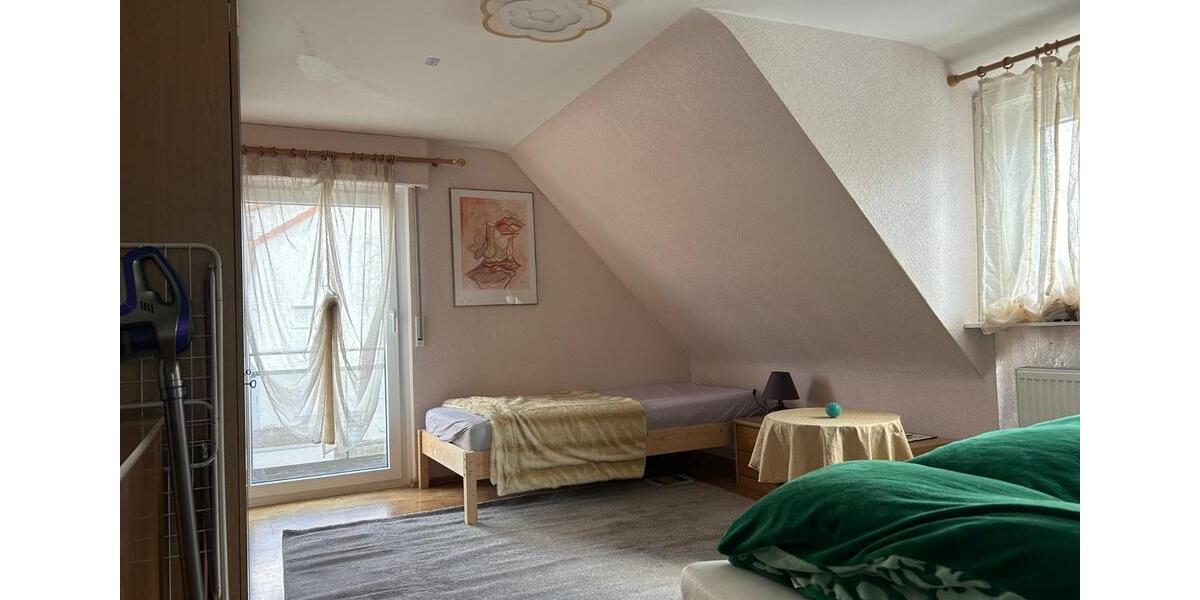 Dachgeschoßwohnung Rottenburg am Neckar - 3 Zimmer, 65 m&sup2;, 750&euro; | Angebot:25300788