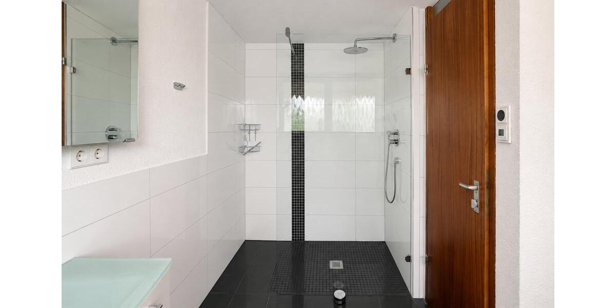 Einfamilienhaus Steinenbronn - 5 Zimmer, 230 m&sup2;, 2.700&euro; | Angebot:26574367