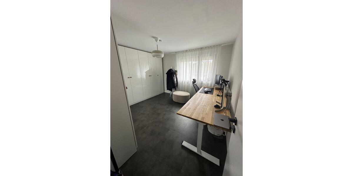 Etagenwohnung Sindelfingen - 3 Zimmer, 68 m&sup2;, 1.100&euro; | Angebot:25945579