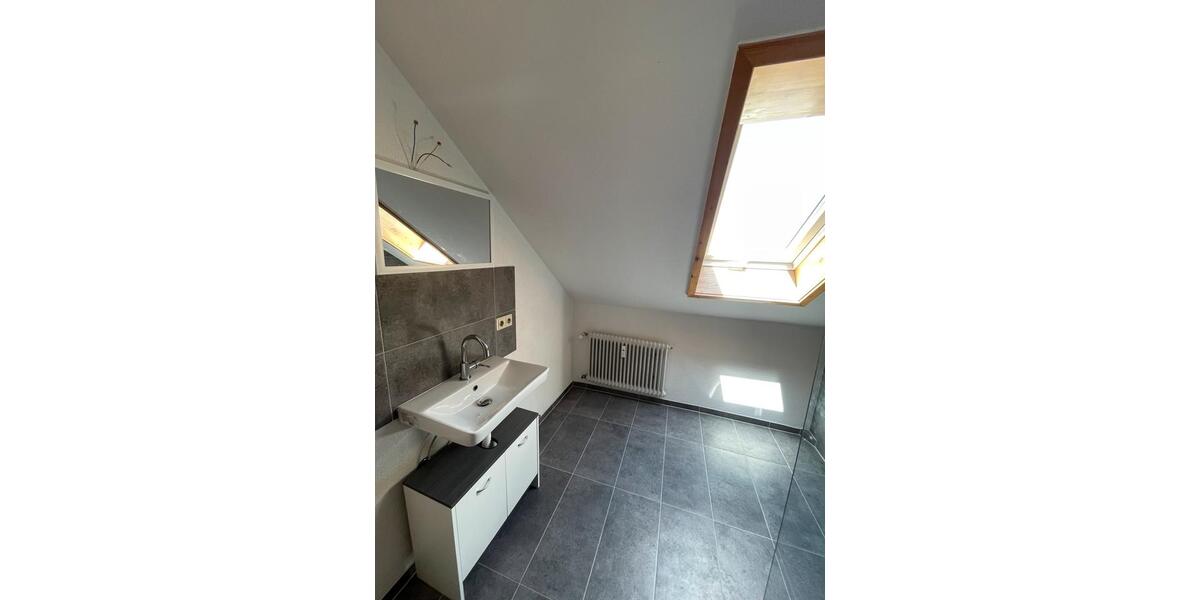 Dachgeschoßwohnung Bondorf - 3 Zimmer, 75 m&sup2;, 1.300&euro; | Angebot:26034133