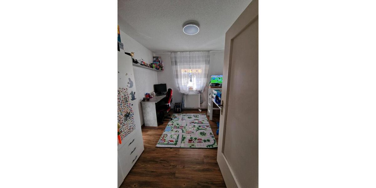 Erdgeschoßwohnung Böblingen Dagersheim - 4.5 Zimmer, 90 m&sup2;, 1.750&euro; | Angebot:25875430