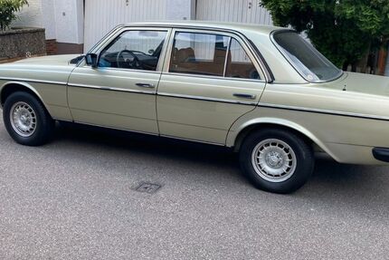 Mercedes-Benz 230 111.125 km 11.000 &euro; Herrenberg 71083