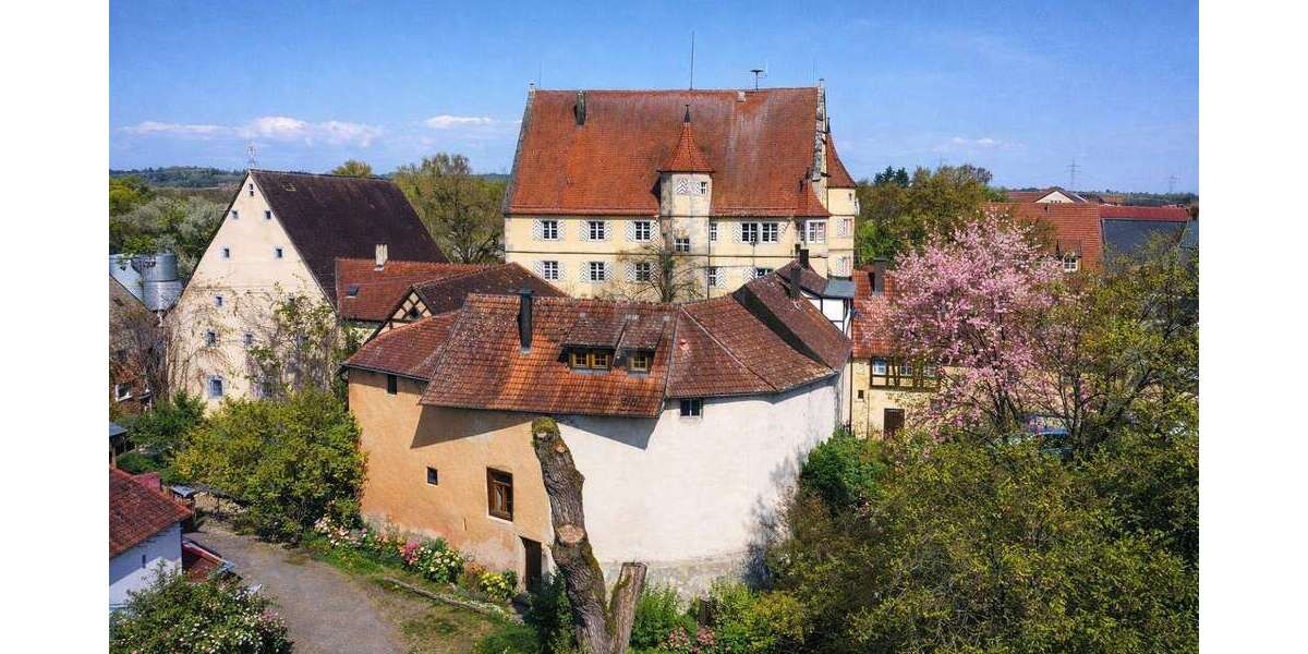 Einfamilienhaus Hirrlingen - 15 Zimmer, 350 m&sup2;, 680.000&euro; | Angebot:27102281