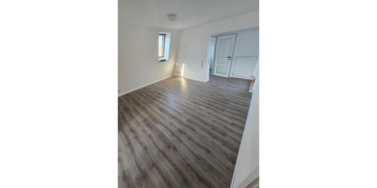 Dachgeschoßwohnung Tübingen Lustnau - 3 Zimmer, 69 m&sup2;, 1.400&euro; | Angebot:26491086