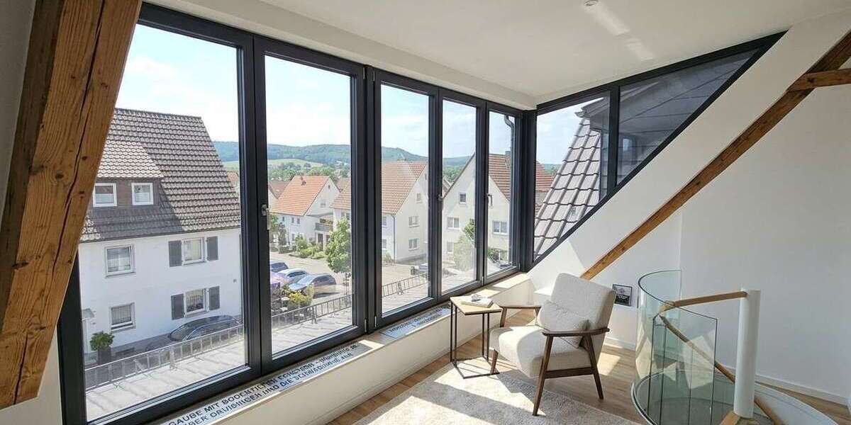 3 Zi. Dachgeschosswohnung mit zusätzlich ca. 30m² Bühnengrundfl. Galerie- od. Maisonette-Potenzial - Dachgeschoßwohnung Weilheim an der Teck | Angebot:27532418