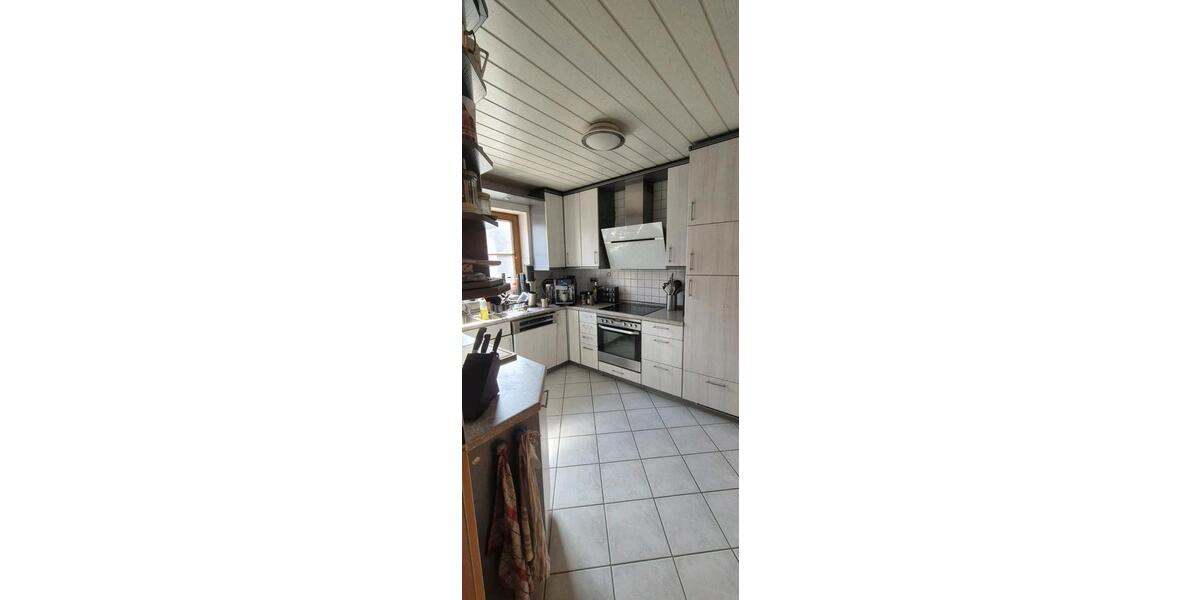 Etagenwohnung Rottenburg am Neckar - 5.5 Zimmer, 160 m&sup2;, 1.600&euro; | Angebot:25920938