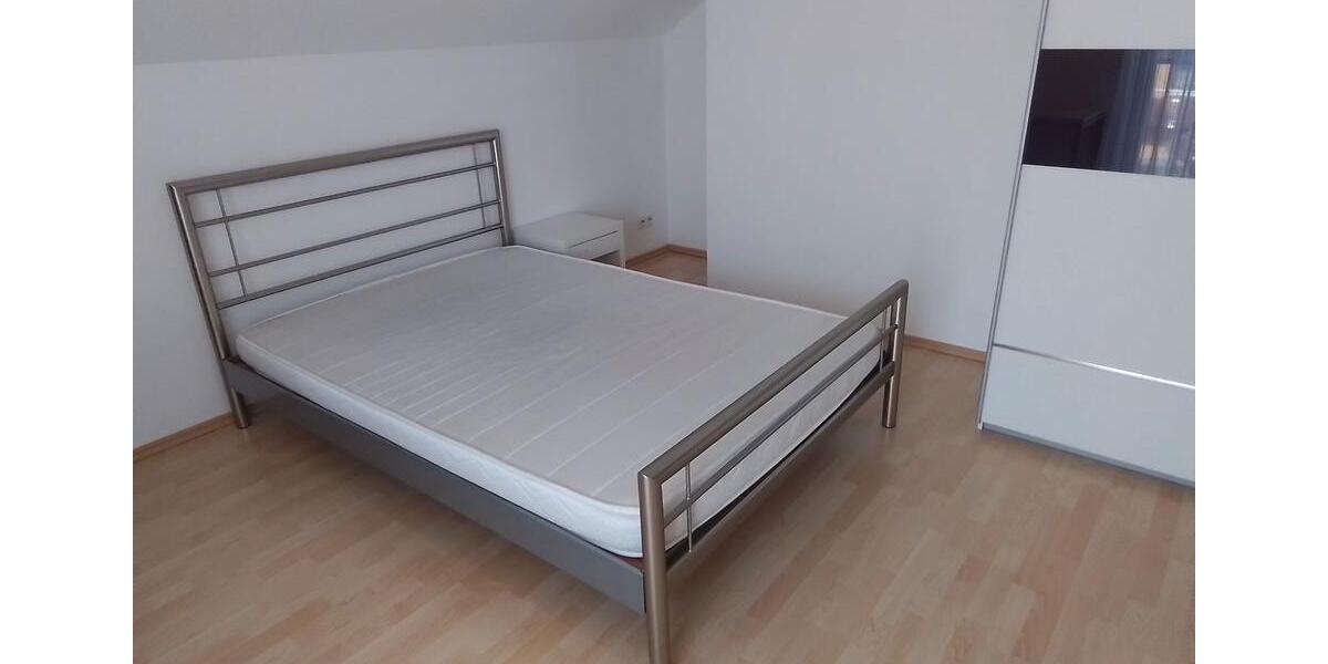 Dachgeschoßwohnung Rottenburg am Neckar - 2 Zimmer, 82 m&sup2;, 490&euro; | Angebot:25272110