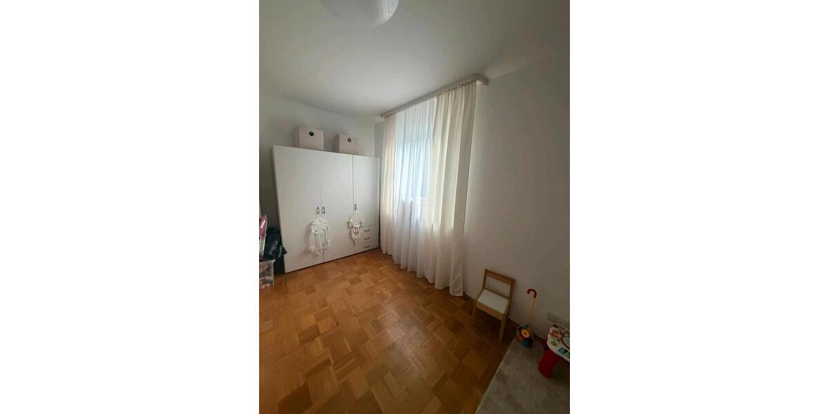 Einfamilienhaus Pfullingen - 8 Zimmer, 250 m&sup2;, 2.000&euro; | Angebot:25944485