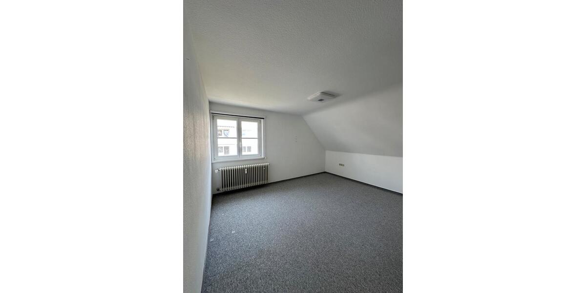 Dachgeschoßwohnung Nürtingen - 4 Zimmer, 69 m&sup2;, 1.030&euro; | Angebot:25806195