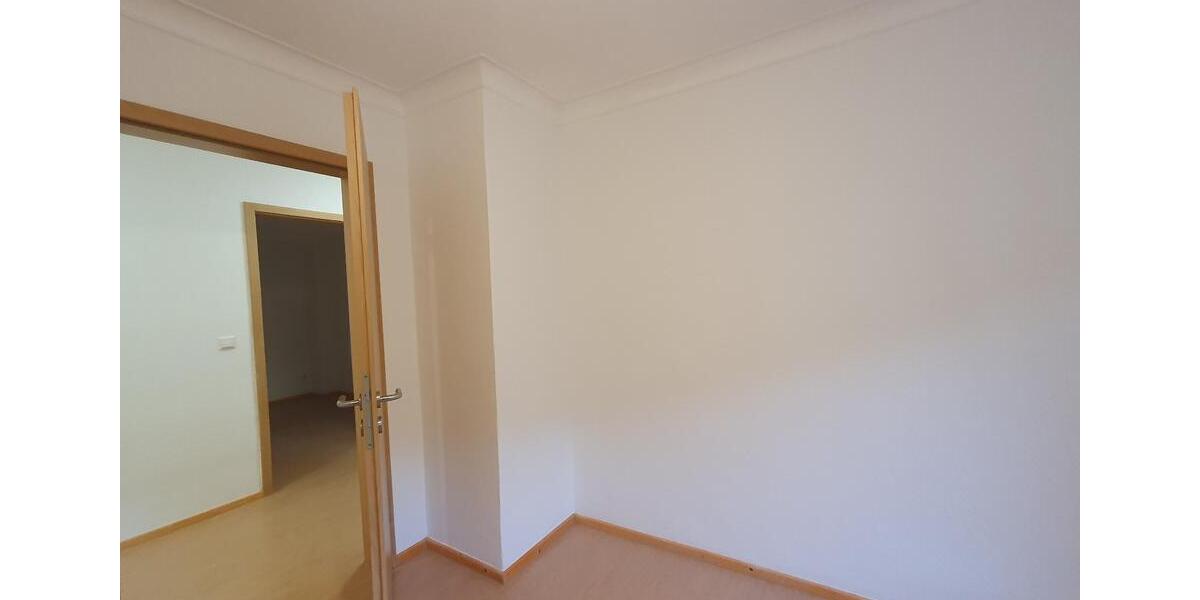 Erdgeschoßwohnung Bad Urach - 3 Zimmer, 76 m&sup2;, 850&euro; | Angebot:26020871