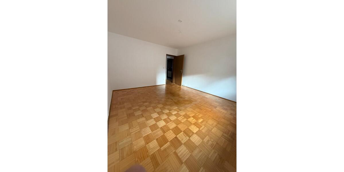 Etagenwohnung Ofterdingen - 5 Zimmer, 100 m&sup2;, 1.000&euro; | Angebot:26637751