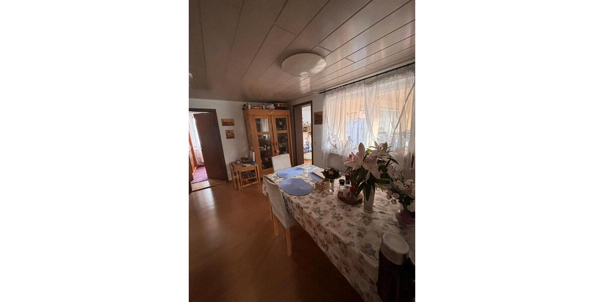 Etagenwohnung Waldenbuch - 5 Zimmer, 90 m&sup2;, 1.250&euro; | Angebot:26634513