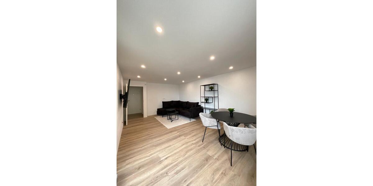 Etagenwohnung Sindelfingen - 4 Zimmer, 100 m&sup2;, 3.500&euro; | Angebot:25570940