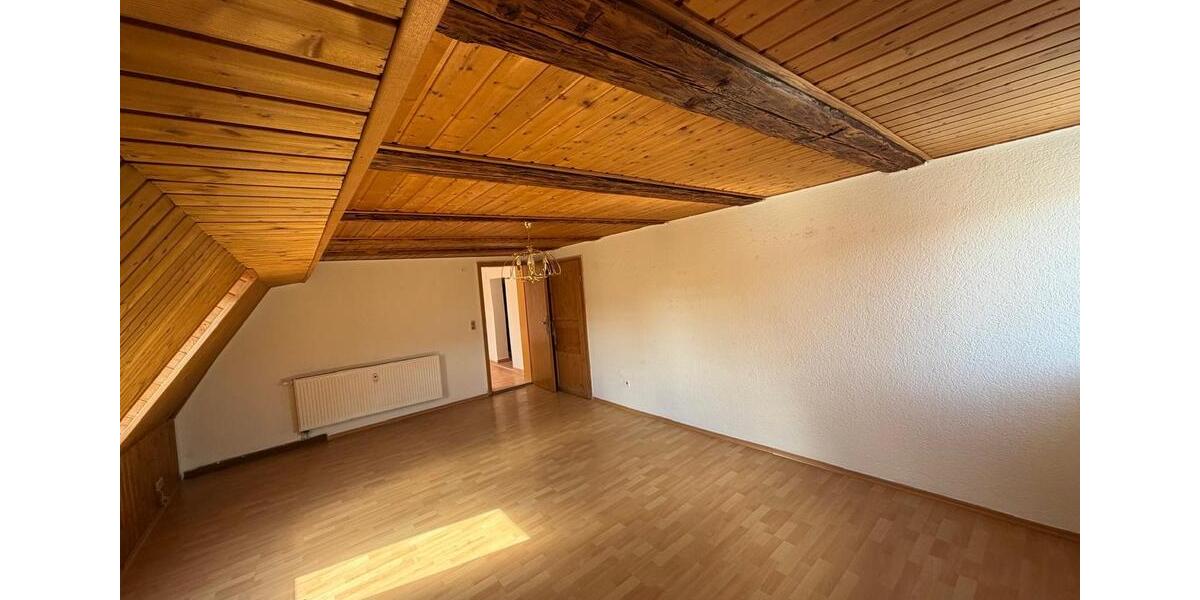 Dachgeschoßwohnung Hechingen - 4 Zimmer, 90 m&sup2;, 1.100&euro; | Angebot:27599751