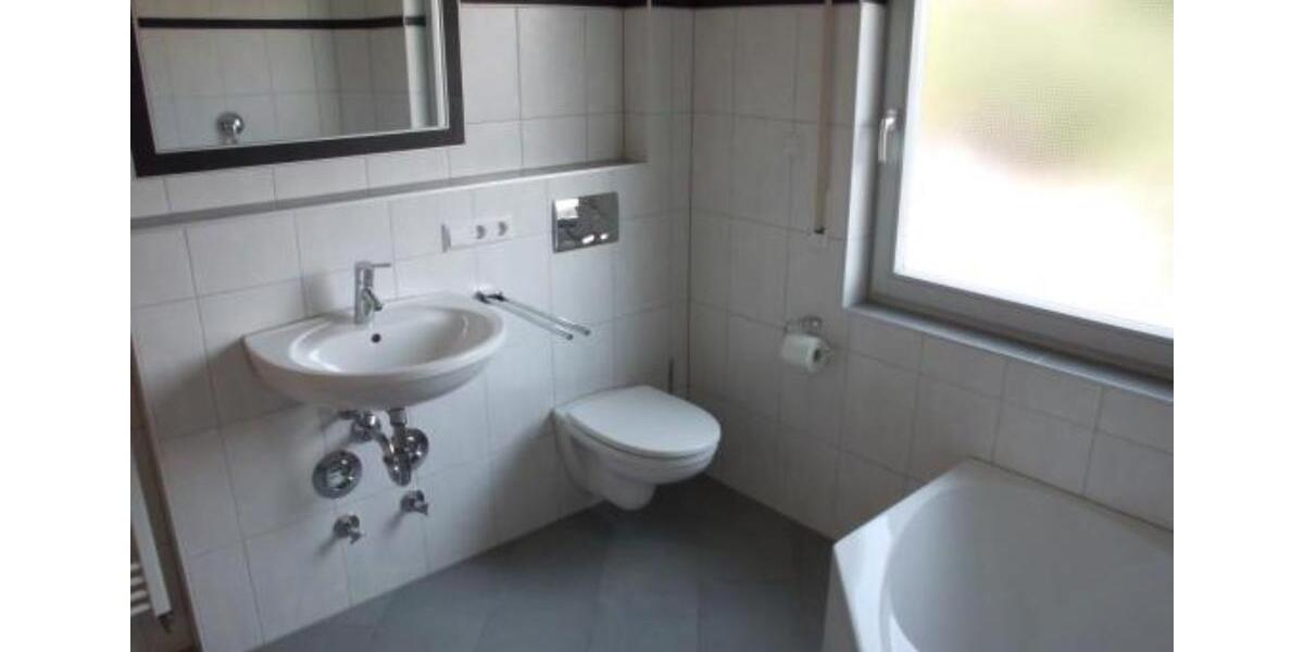 Dachgeschoßwohnung Rottenburg am Neckar - 2 Zimmer, 82 m&sup2;, 490&euro; | Angebot:25272110