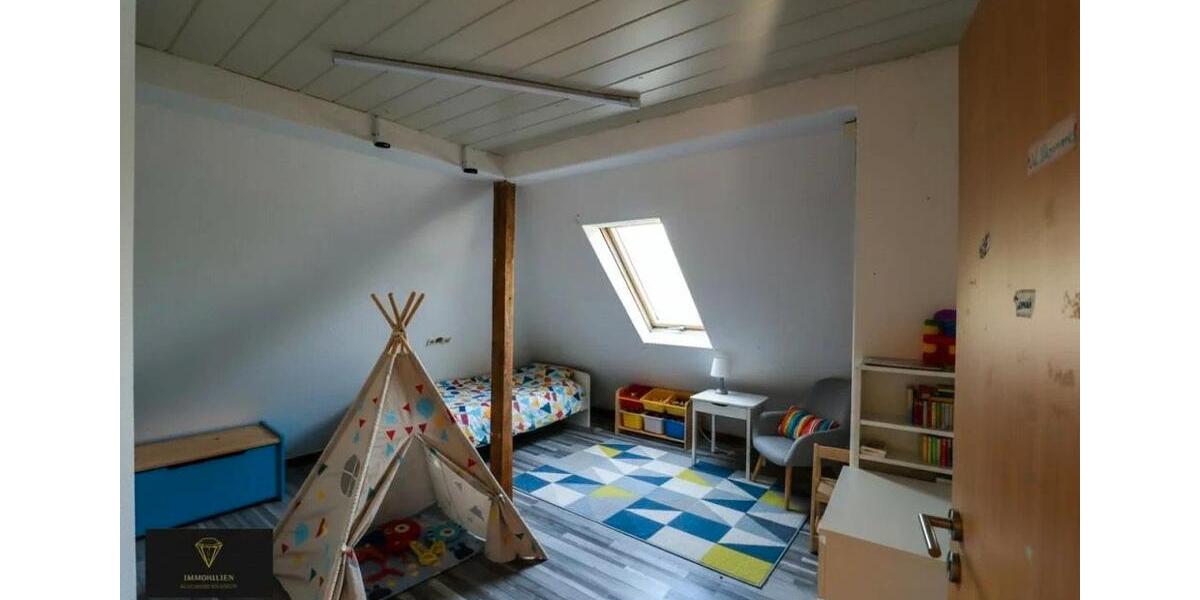 Dachgeschoßwohnung Lichtenstein - 4 Zimmer, 112 m&sup2;, 115.000&euro; | Angebot:26757850