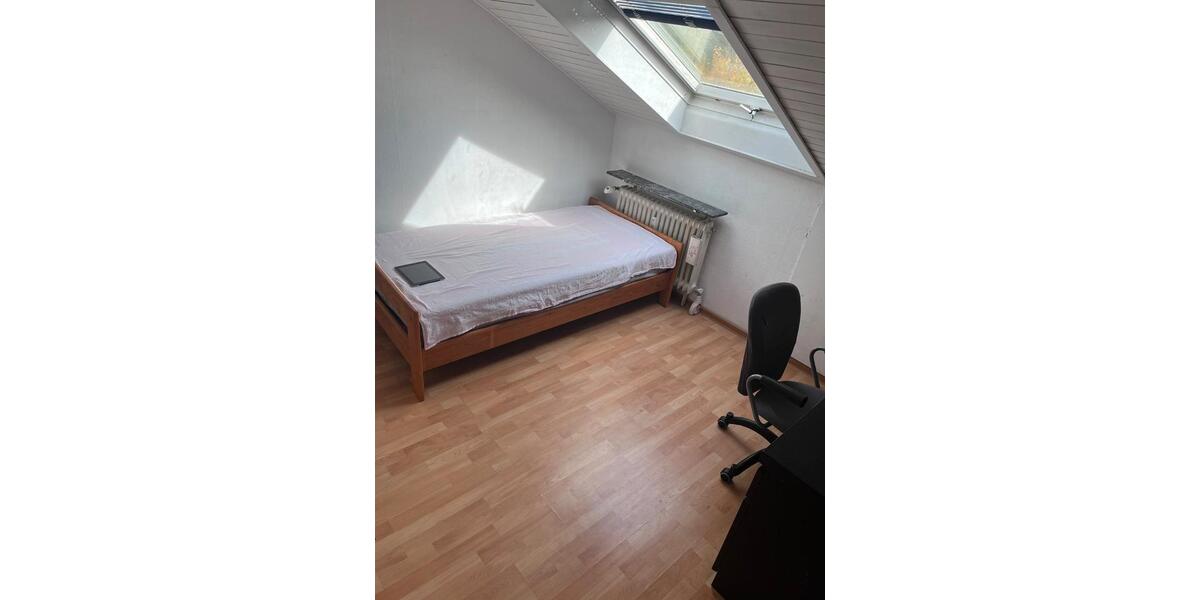 Einfamilienhaus Sindelfingen Sindelfingen (Stadt) - 4 Zimmer, 12 m&sup2;, 400&euro; | Angebot:27617712