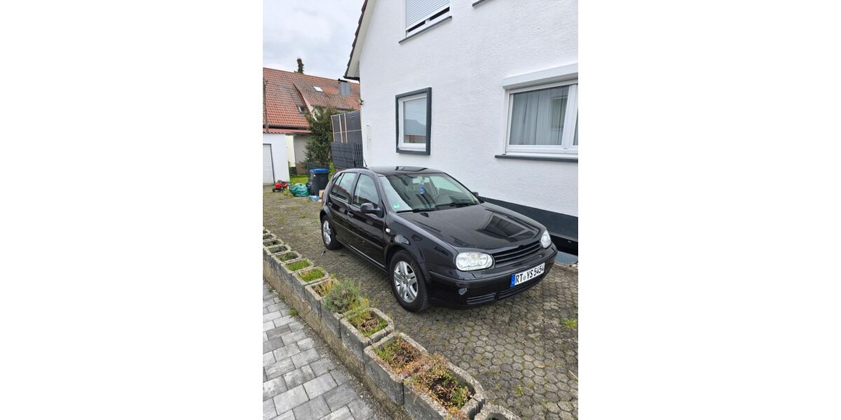 VW Golf 143.000 km 2.500 &euro; Engstingen 72829