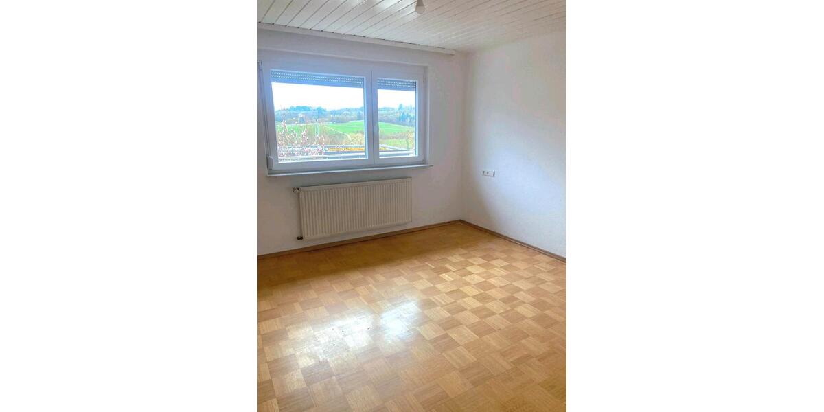 Etagenwohnung Herrenberg - 2.5 Zimmer, 75 m&sup2;, 1.100&euro; | Angebot:25639869