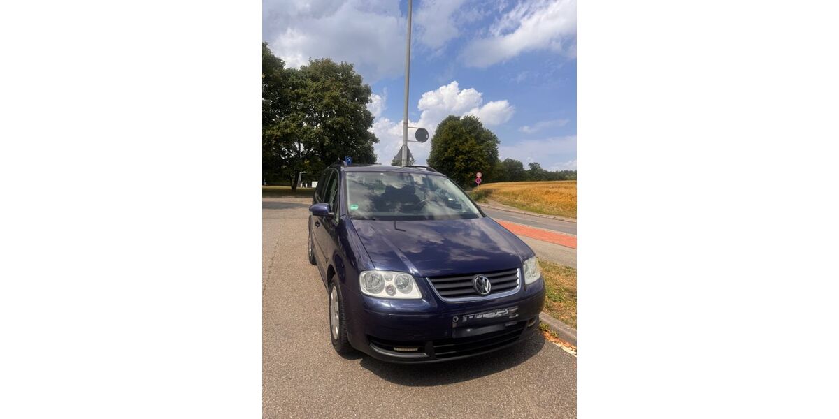 VW Touran 221.000 km 2.449 &euro; Esslingen 73732