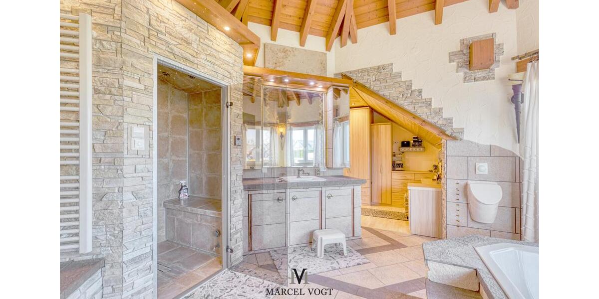 Einfamilienhaus Hülben - 8.5 Zimmer, 337 m&sup2;, 4.620&euro; | Angebot:23816966