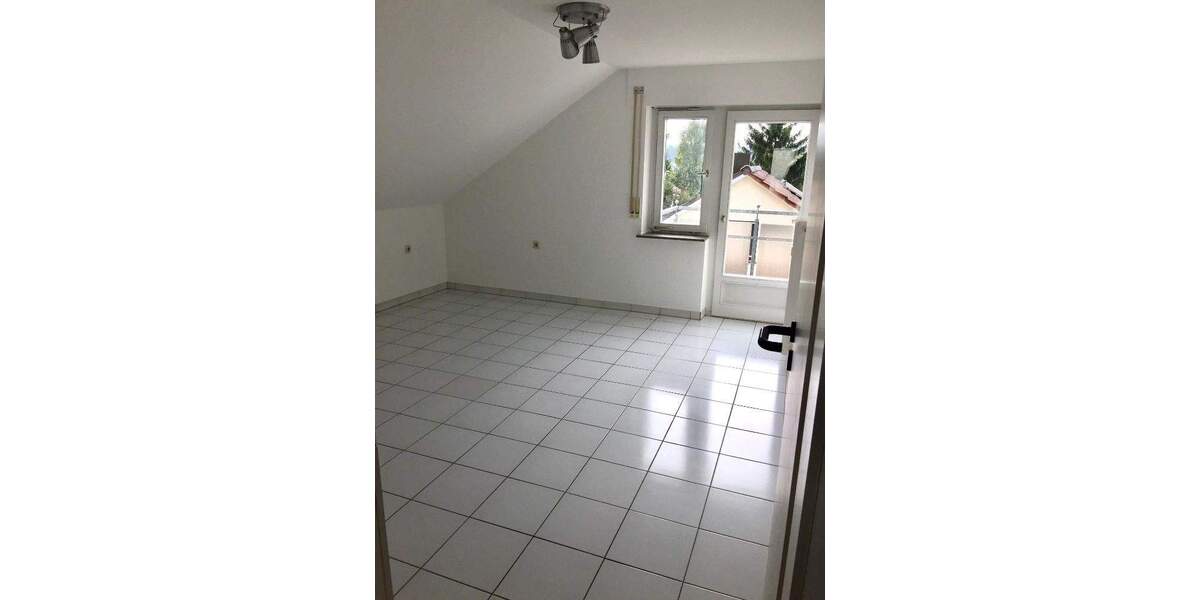 Etagenwohnung Böblingen - 3 Zimmer, 95 m&sup2;, 2.100&euro; | Angebot:25737012