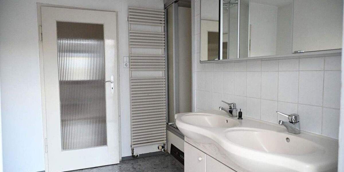 Einfamilienhaus Bad Urach - 5 Zimmer, 143 m&sup2;, 375.000&euro; | Angebot:25804260