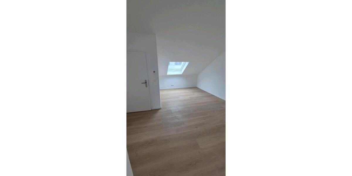 Dachgeschoßwohnung Hochdorf - 3.5 Zimmer, 101 m&sup2;, 1.300&euro; | Angebot:24857820