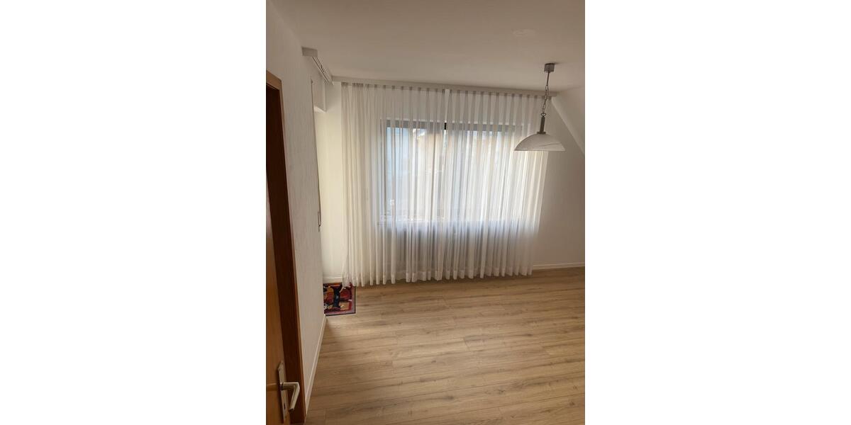 Dachgeschoßwohnung Tübingen - 3 Zimmer, 60 m&sup2;, 880&euro; | Angebot:25992082