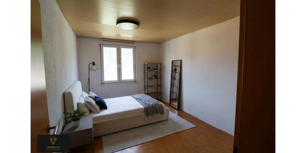 Dachgeschoßwohnung Lichtenstein - 4 Zimmer, 112 m&sup2;, 115.000&euro; | Angebot:26757850